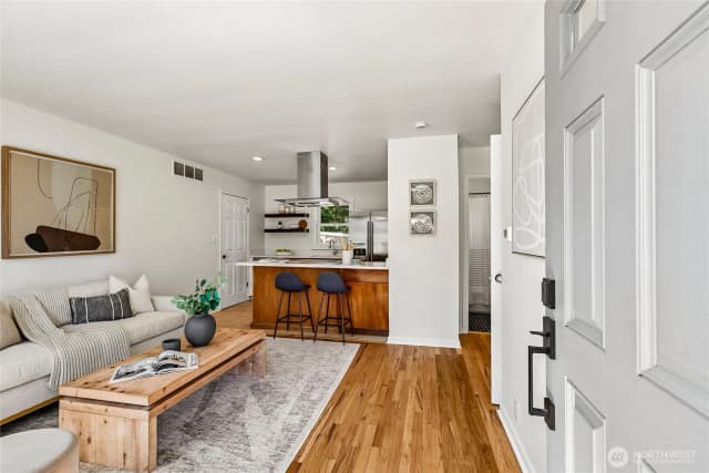 Property photo for 9227 Palatine Avenue N, Seattle photo 3