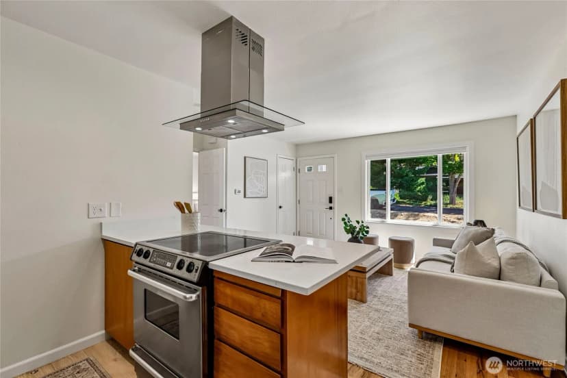 Property photo for 9227 Palatine Avenue N, Seattle photo 9