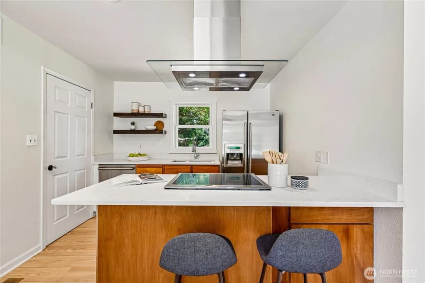 Property photo for 9227 Palatine Avenue N, Seattle photo 6