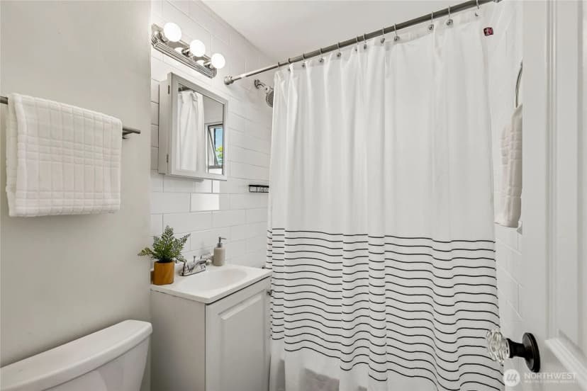 Property photo for 9227 Palatine Avenue N, Seattle photo 15