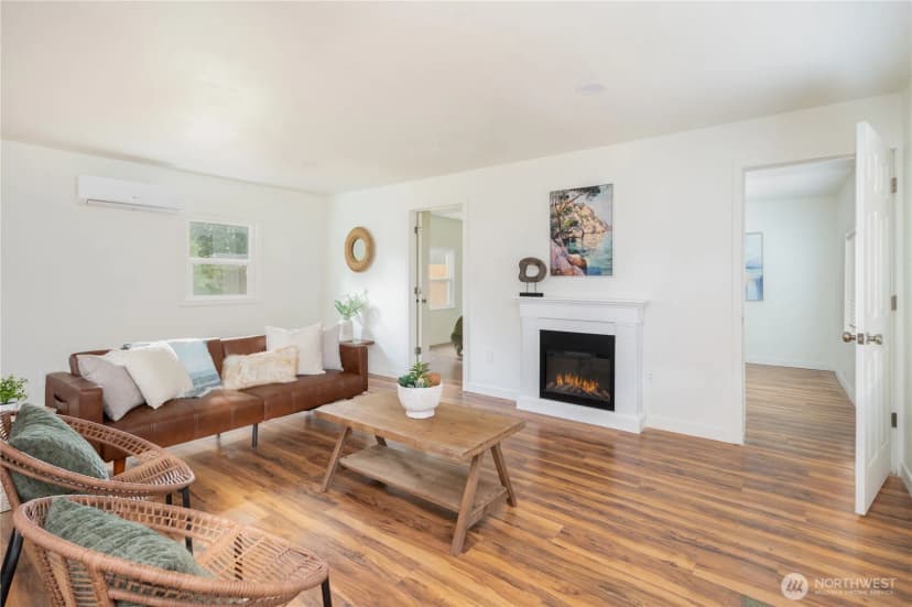 Property photo for 9028 Highland Avenue Sw, Lakewood photo 2