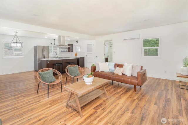 Property photo for 9028 Highland Avenue Sw, Lakewood photo 4