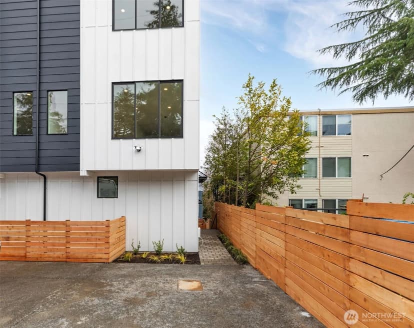 Property photo for 427 19th Avenue E, Seattle photo 30