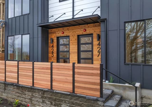 Property photo for 427 19th Avenue E, Seattle photo 2