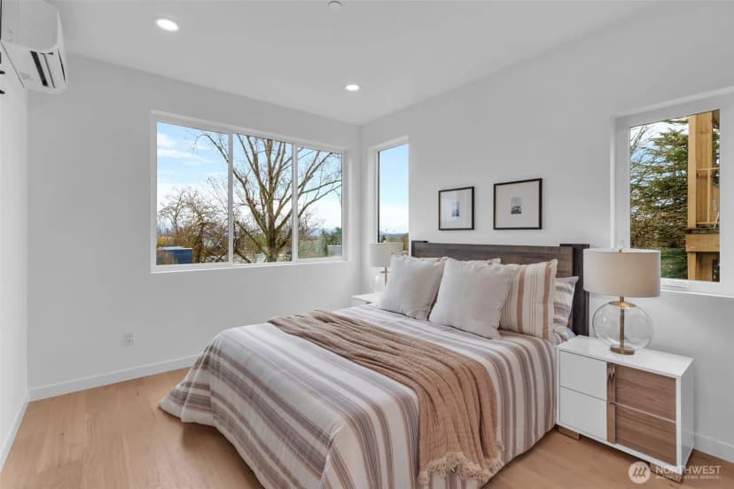 Property photo for 427 19th Avenue E, Seattle photo 16
