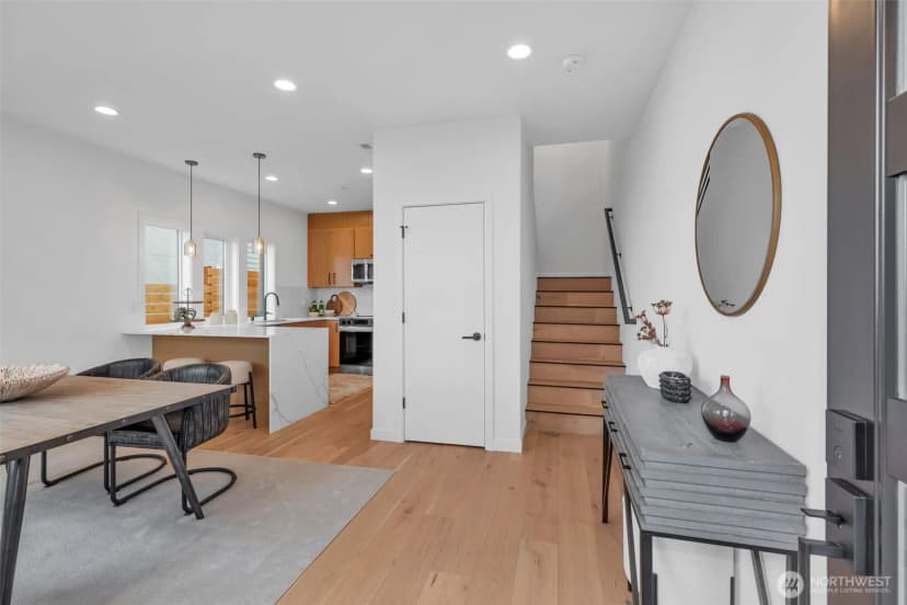 Property photo for 427 19th Avenue E, Seattle photo 9