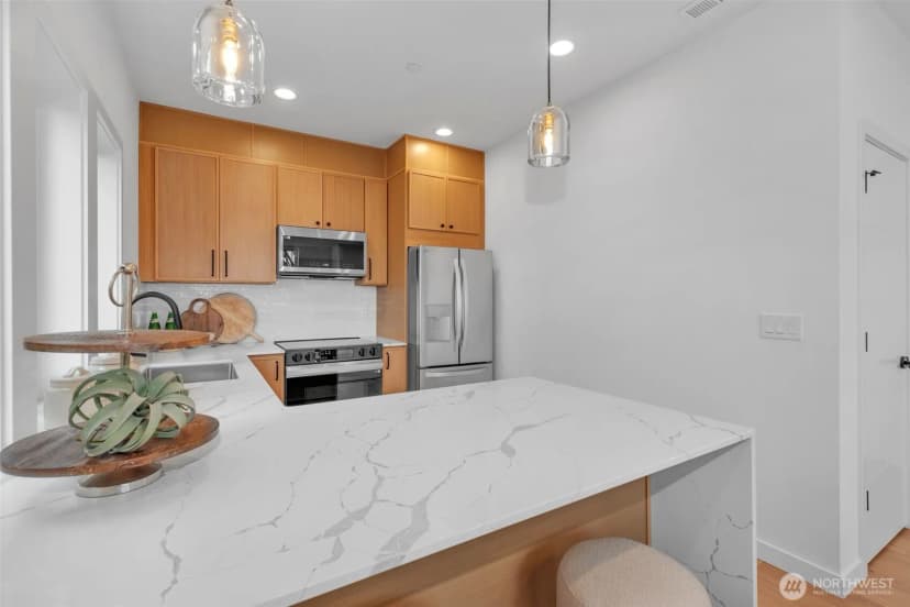 Property photo for 427 19th Avenue E, Seattle photo 6
