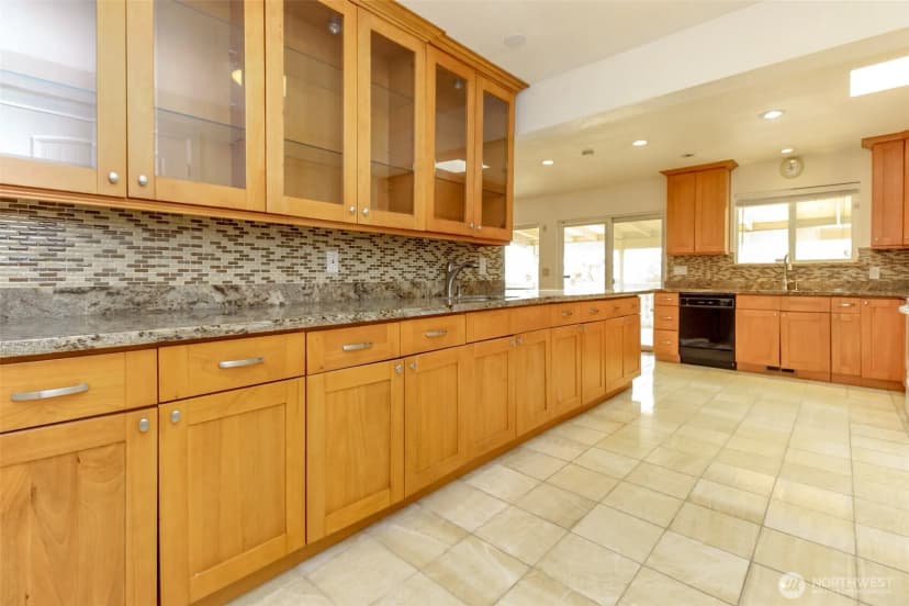 Property photo for 13336 35th Avenue S, Tukwila photo 11