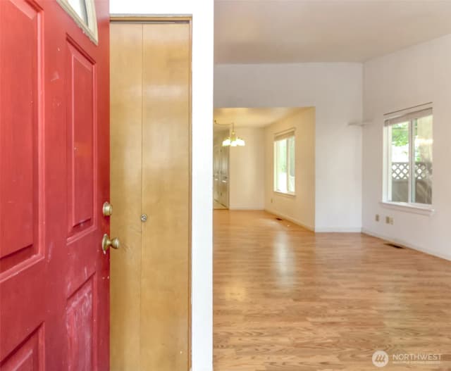 Property photo for 13336 35th Avenue S, Tukwila photo 4
