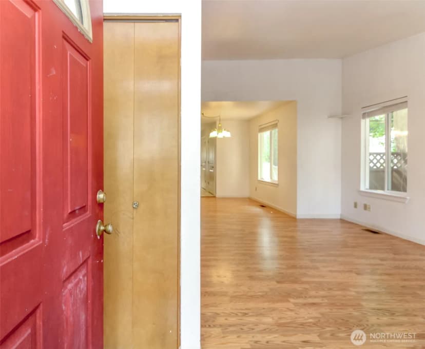 Property photo for 13336 35th Avenue S, Tukwila photo 4