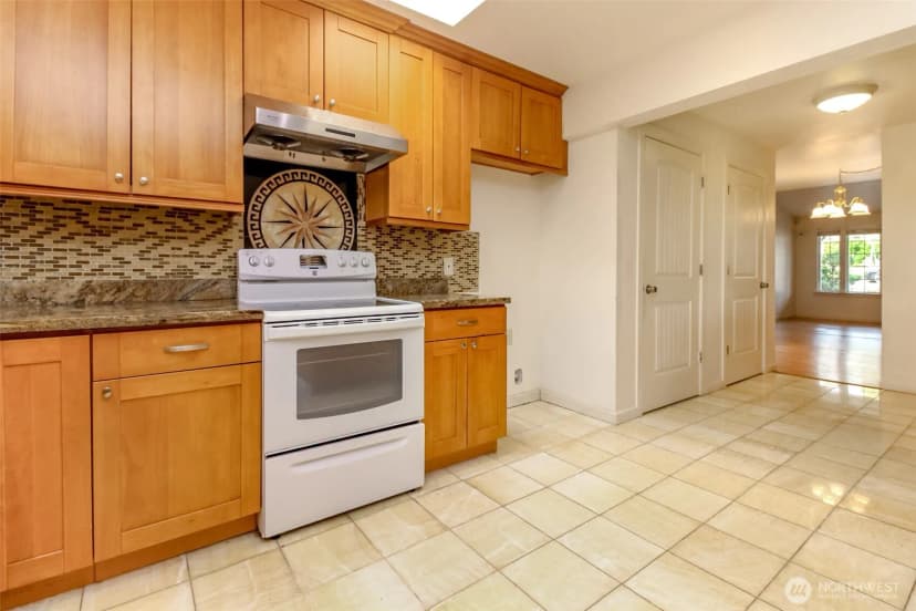 Property photo for 13336 35th Avenue S, Tukwila photo 9