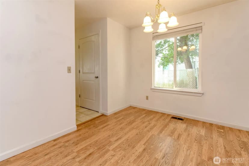 Property photo for 13336 35th Avenue S, Tukwila photo 8