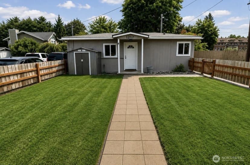 Property photo for 1217 Orting Kapowsin Highway E, Orting photo 2