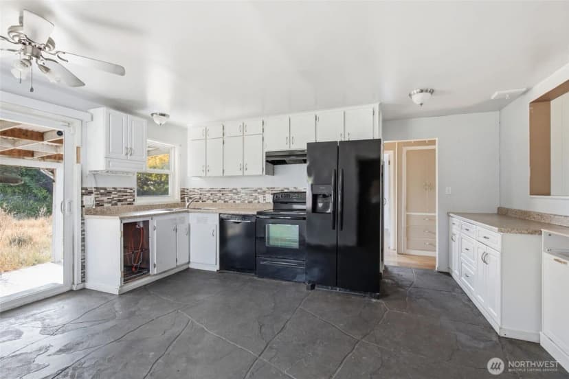 Property photo for 232 Bridgeway, Everett photo 11