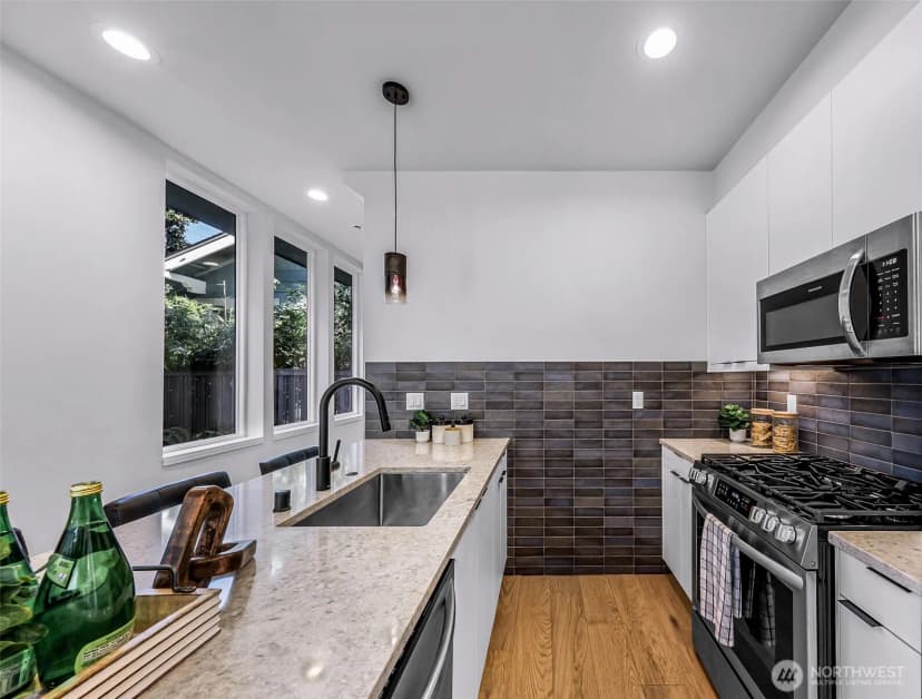 Property photo for 4308 Wallingford Avenue N #c, Seattle photo 11