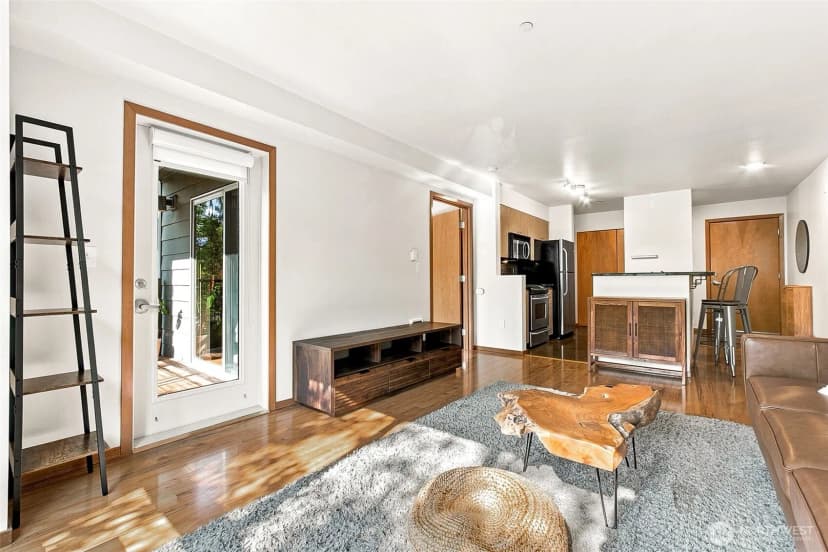 Property photo for 412 11th Avenue #303, Seattle photo 5