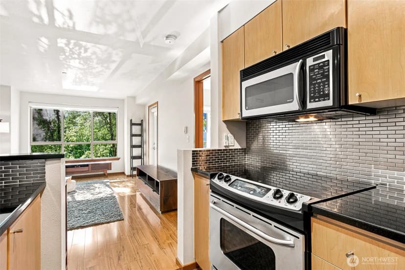 Property photo for 412 11th Avenue #303, Seattle photo 8