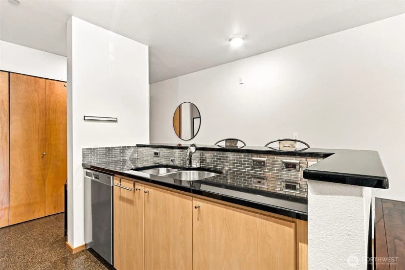 Property photo for 412 11th Avenue #303, Seattle photo 9