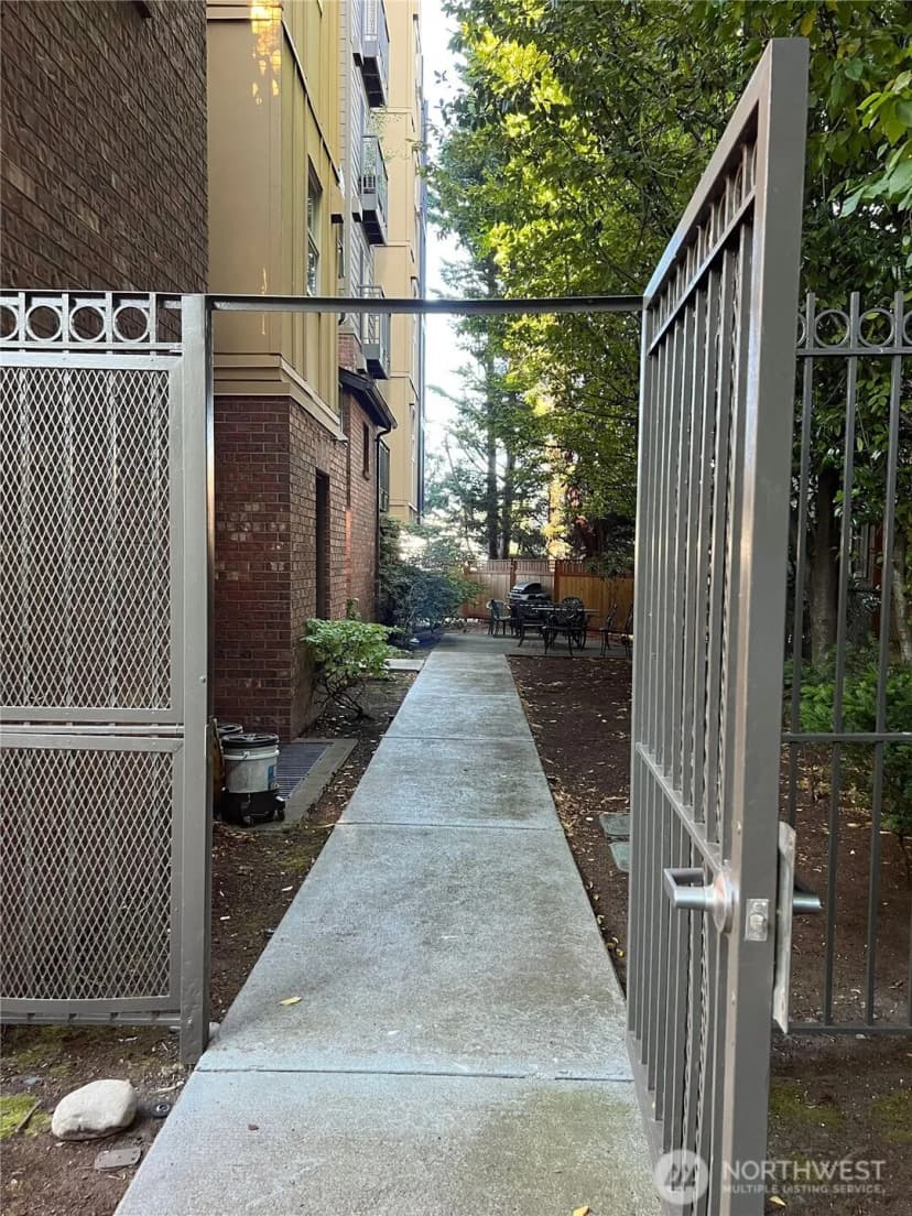 Property photo for 412 11th Avenue #303, Seattle photo 24