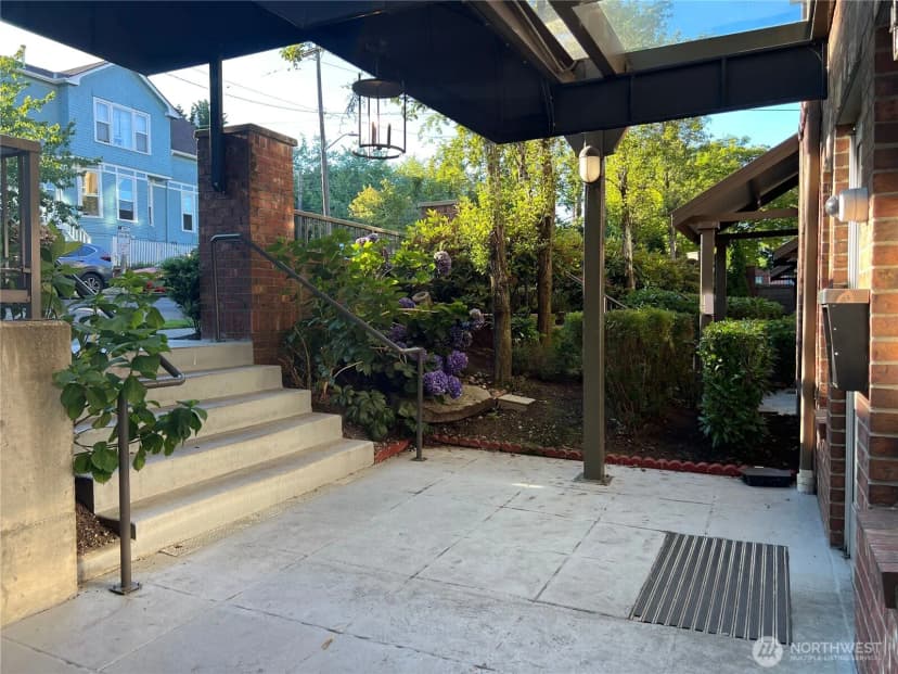 Property photo for 412 11th Avenue #303, Seattle photo 17