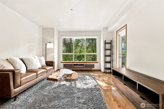 Property photo for 412 11th Avenue #303, Seattle photo 4