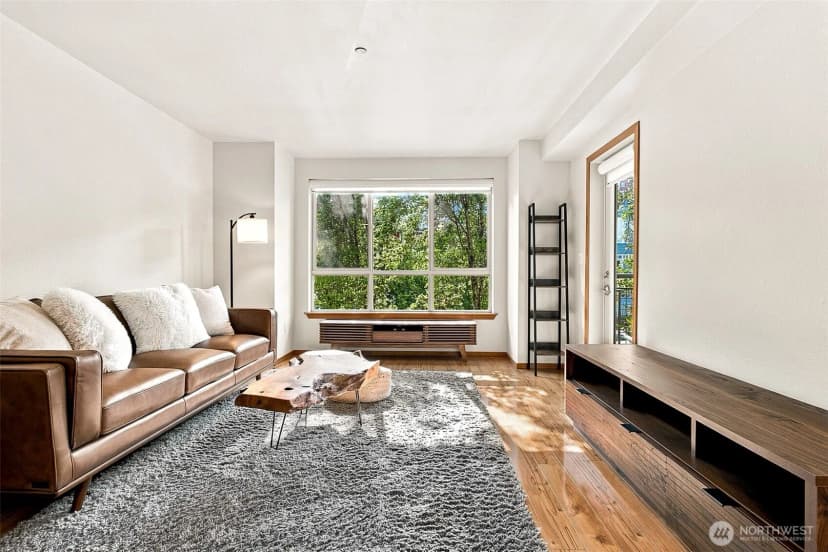 Property photo for 412 11th Avenue #303, Seattle photo 4