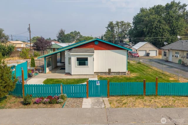 Property photo for 322 3rd Avenue Se, Soap Lake photo 2