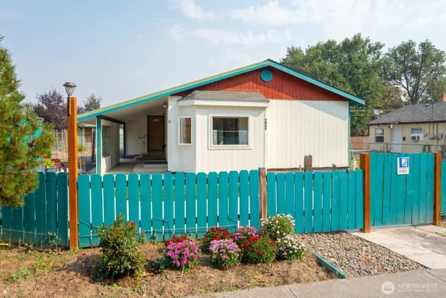 Property photo for 322 3rd Avenue Se, Soap Lake