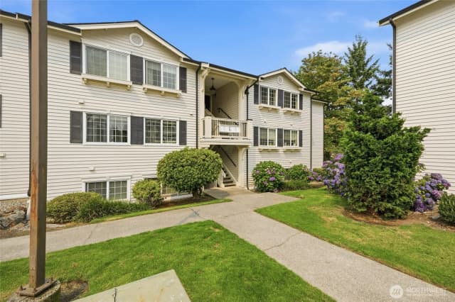 Property photo for 12404 E Gibson Road #l306, Everett photo 3