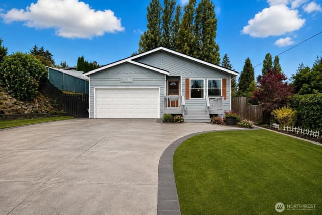 Property photo for 13633 42nd Avenue S, Tukwila photo 2