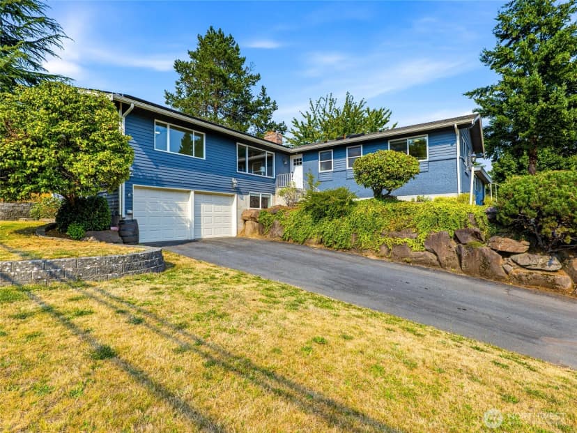 Property photo for 10404 Ne 198th Street, Bothell photo 2