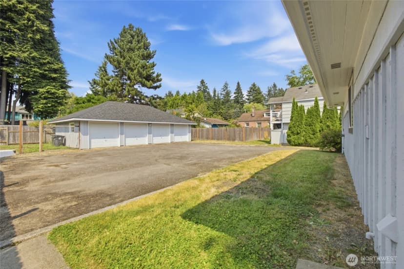 Property photo for 2016 Dickinson Avenue Nw, Olympia photo 3