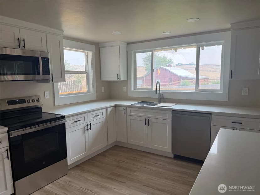 Property photo for 1200 Tibbling Road, Selah photo 8