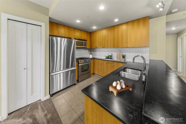 Property photo for 81 Clay Street #527, Seattle photo 4