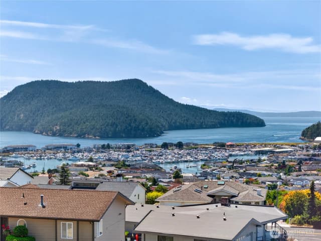 Property photo for 4808 Glasgow Way, Anacortes