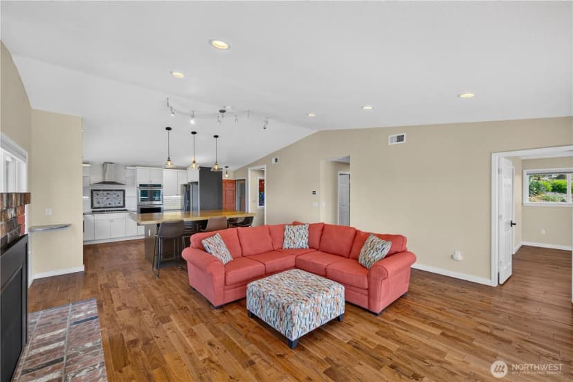 Property photo for 4808 Glasgow Way, Anacortes photo 12