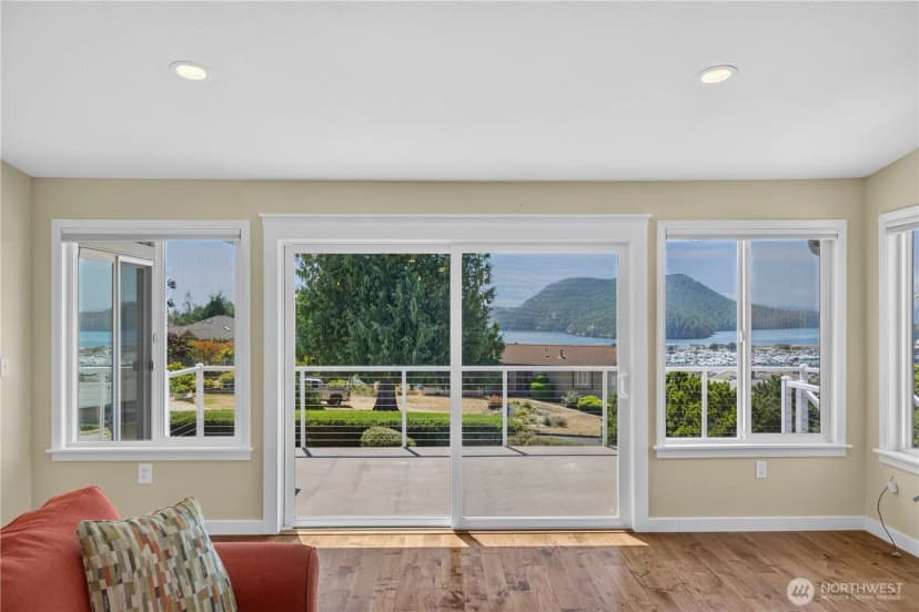 Property photo for 4808 Glasgow Way, Anacortes photo 14