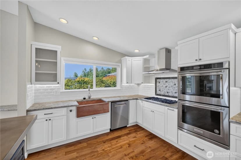 Property photo for 4808 Glasgow Way, Anacortes photo 3