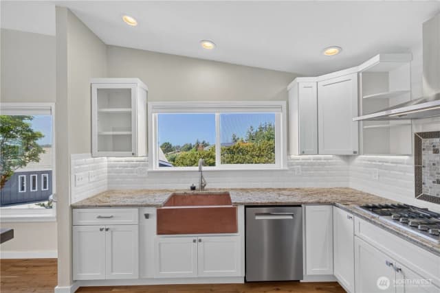 Property photo for 4808 Glasgow Way, Anacortes photo 2