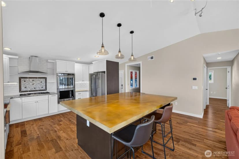 Property photo for 4808 Glasgow Way, Anacortes photo 5