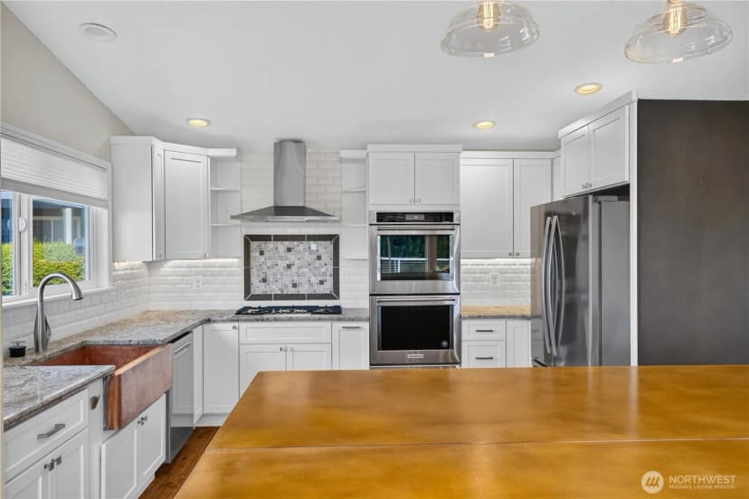 Property photo for 4808 Glasgow Way, Anacortes photo 6