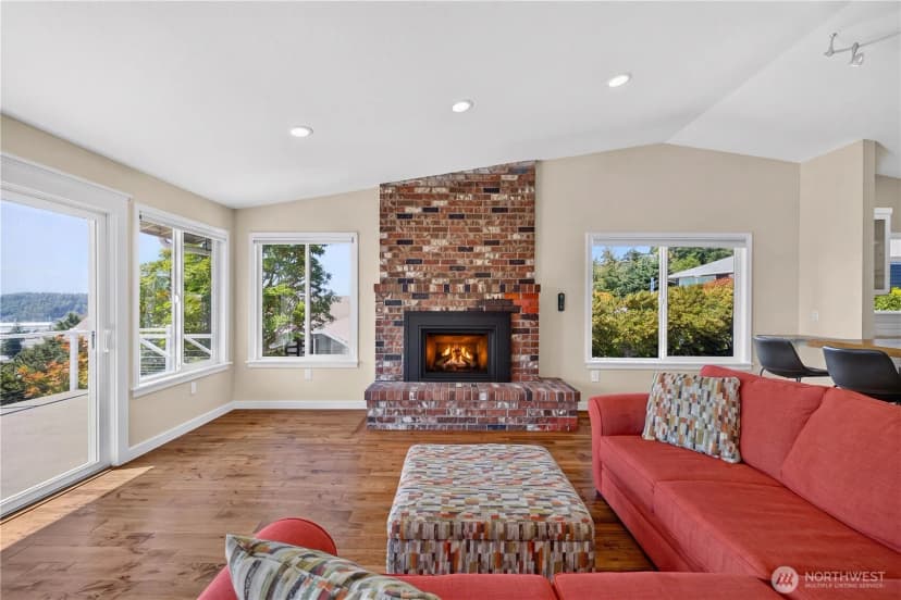 Property photo for 4808 Glasgow Way, Anacortes photo 11