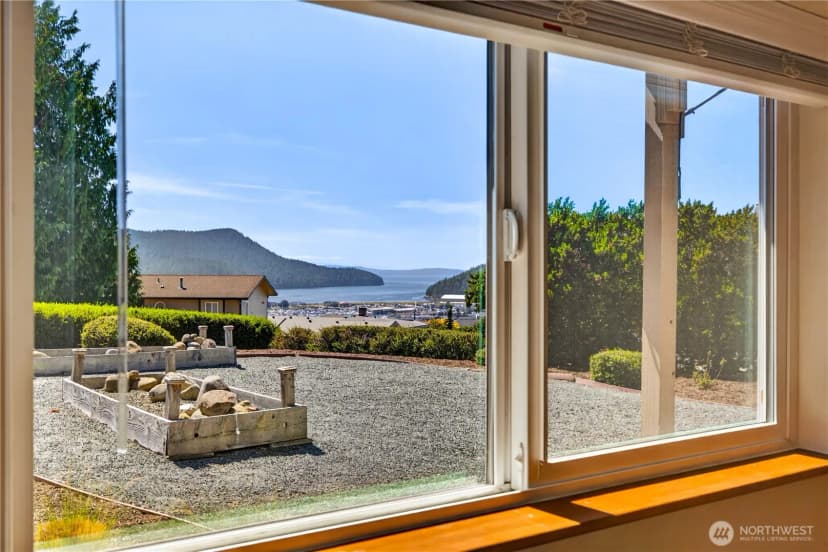 Property photo for 4808 Glasgow Way, Anacortes photo 31