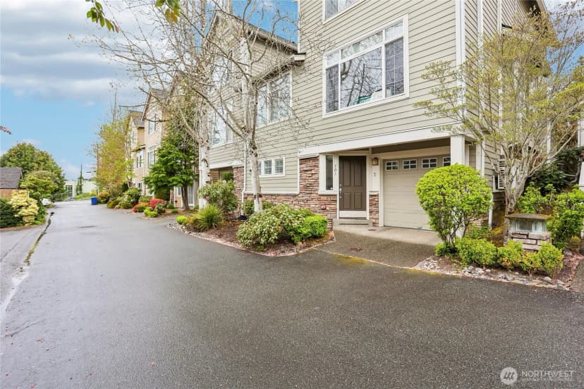 Property photo for 11875 Se 4th Place #701, Bellevue photo 3