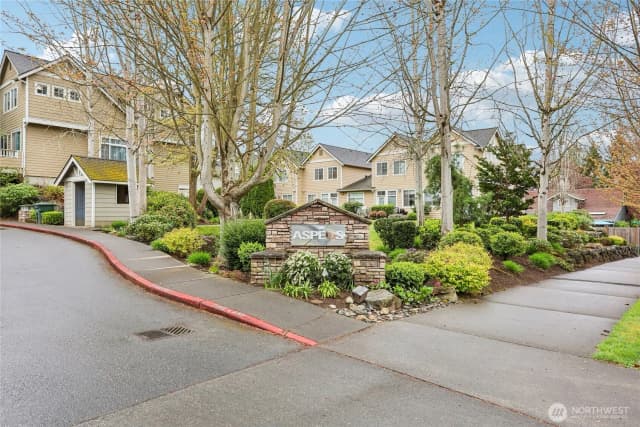 Property photo for 11875 Se 4th Place #701, Bellevue photo 2