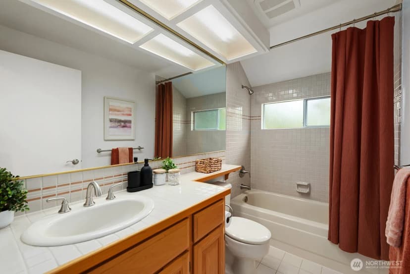 Property photo for 13011 Ne 70th Drive, Kirkland photo 33