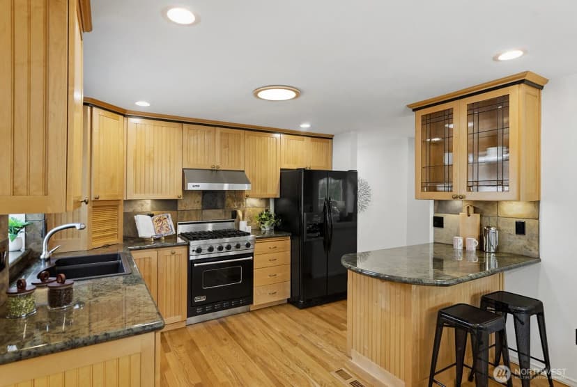 Property photo for 13011 Ne 70th Drive, Kirkland photo 11