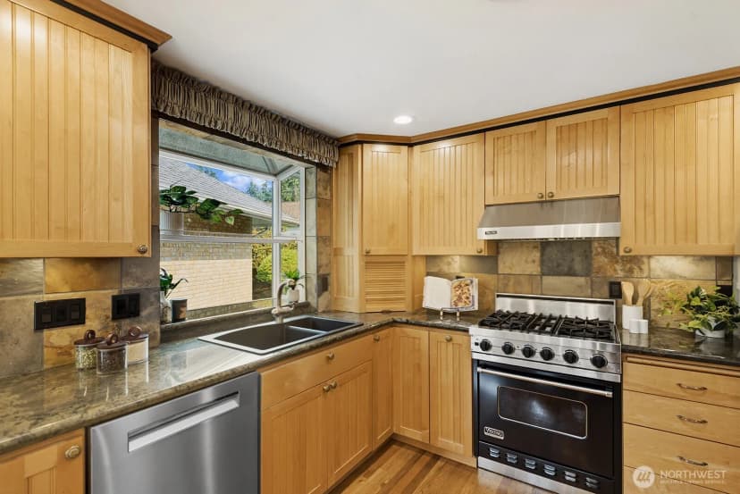 Property photo for 13011 Ne 70th Drive, Kirkland photo 12