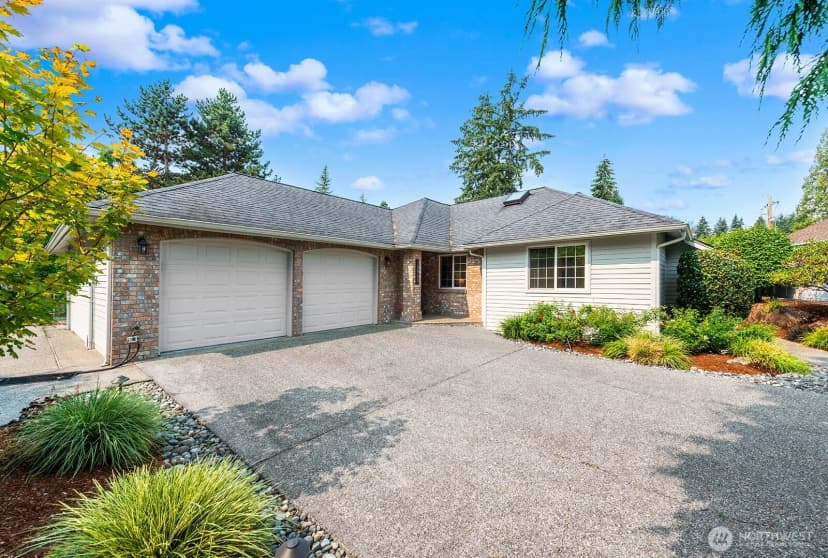 Property photo for 13011 Ne 70th Drive, Kirkland photo 2