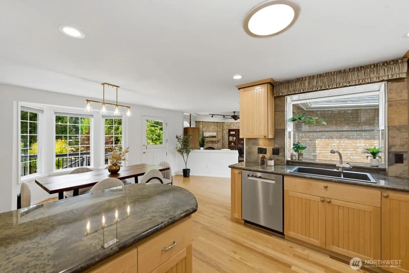 Property photo for 13011 Ne 70th Drive, Kirkland photo 10